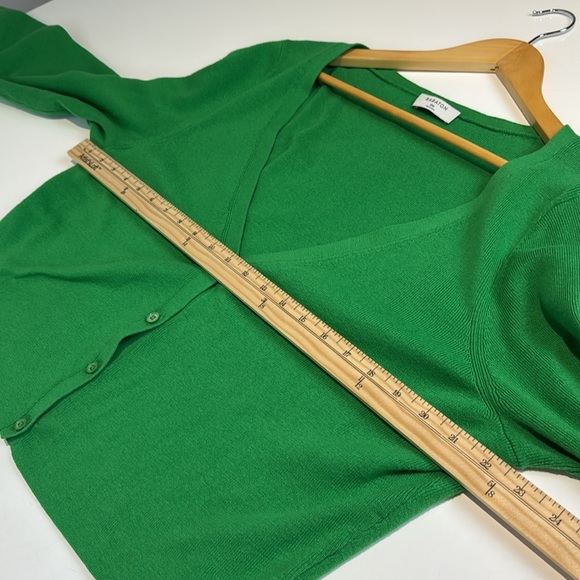 Aritzia Babaton Georgia Cardigan Sweater in Gloss Green Size 2XL - Picture 5 of 7